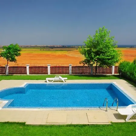 ヴィラ Generaator House アヘロイ